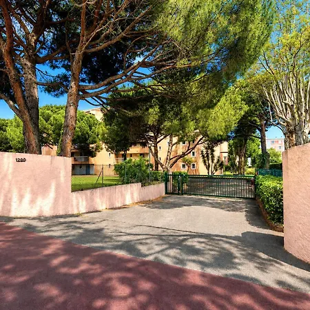 شقة Escapade A Deux- A 500 M-terrasse-parking Prive Fréjus
